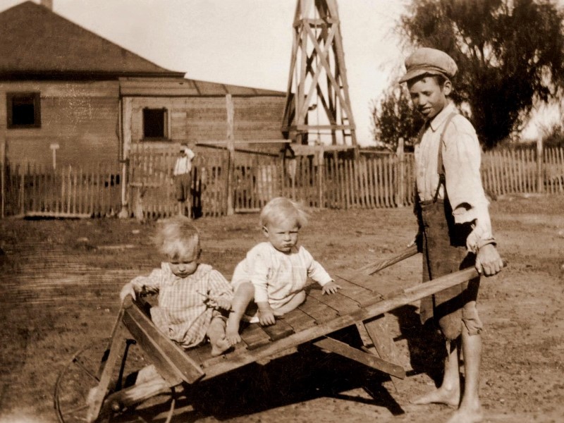 Herman and the twins, September 1920 Herman and the twins, September 1920
